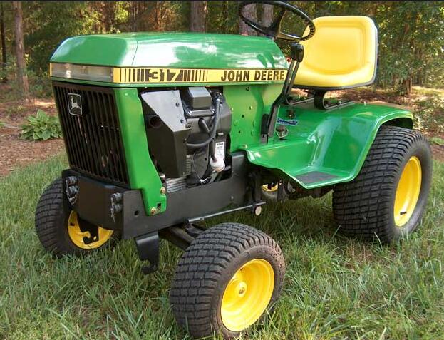 John Deere 317 Hydrostatic Tractor